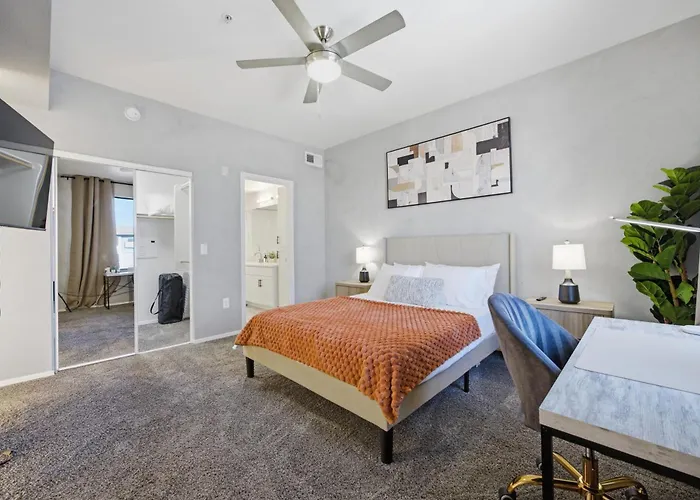 Fireplace - Pool - Lux Gym -free Parking -location Scottsdale