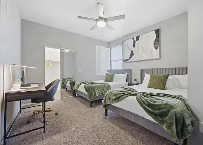 Fireplace - Pool - Lux Gym -free Parking -location *