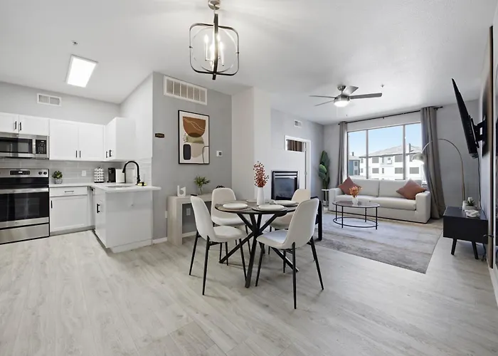Apartment Fireplace - Pool - Lux Gym -free Parking -location Scottsdale