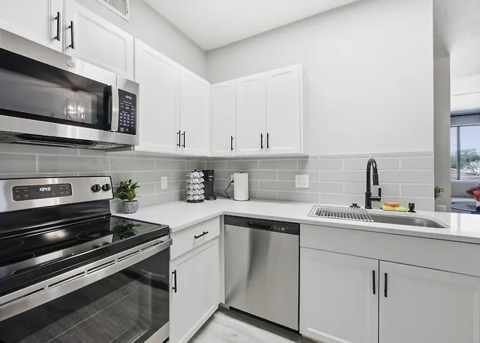 Fireplace - Pool - Lux Gym -free Parking -location Apartment