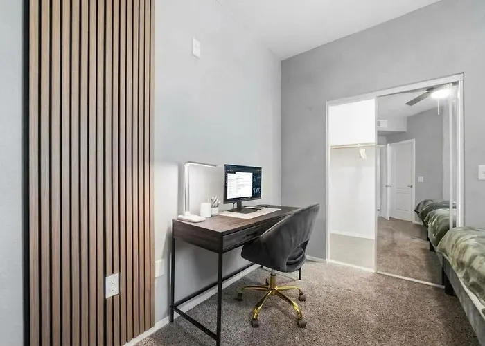 Fireplace - Pool - Lux Gym -free Parking -location Apartment