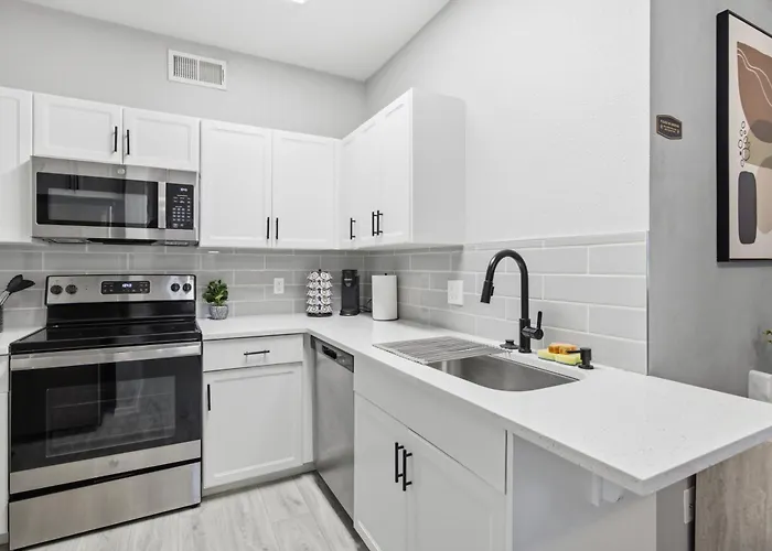 Fireplace - Pool - Lux Gym -free Parking -location Apartment
