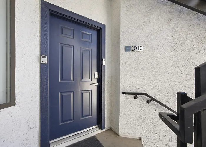 Fireplace - Pool - Lux Gym -free Parking -location *